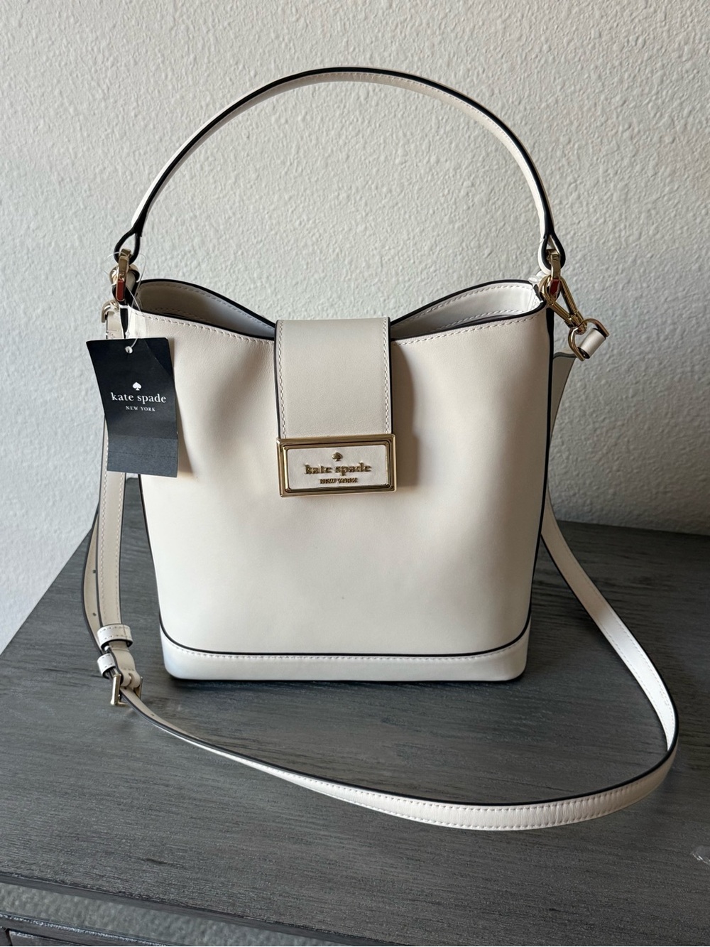 NWT Kate Spade “Reegan” KA753 smooth leather bucket bucket bag in meringue